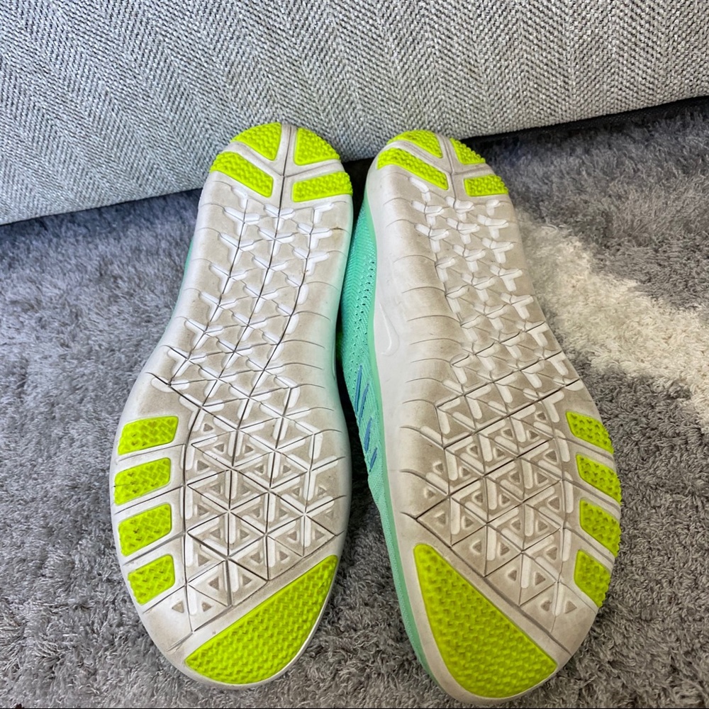NIKE FREE RUNS - Picture 2 of 4